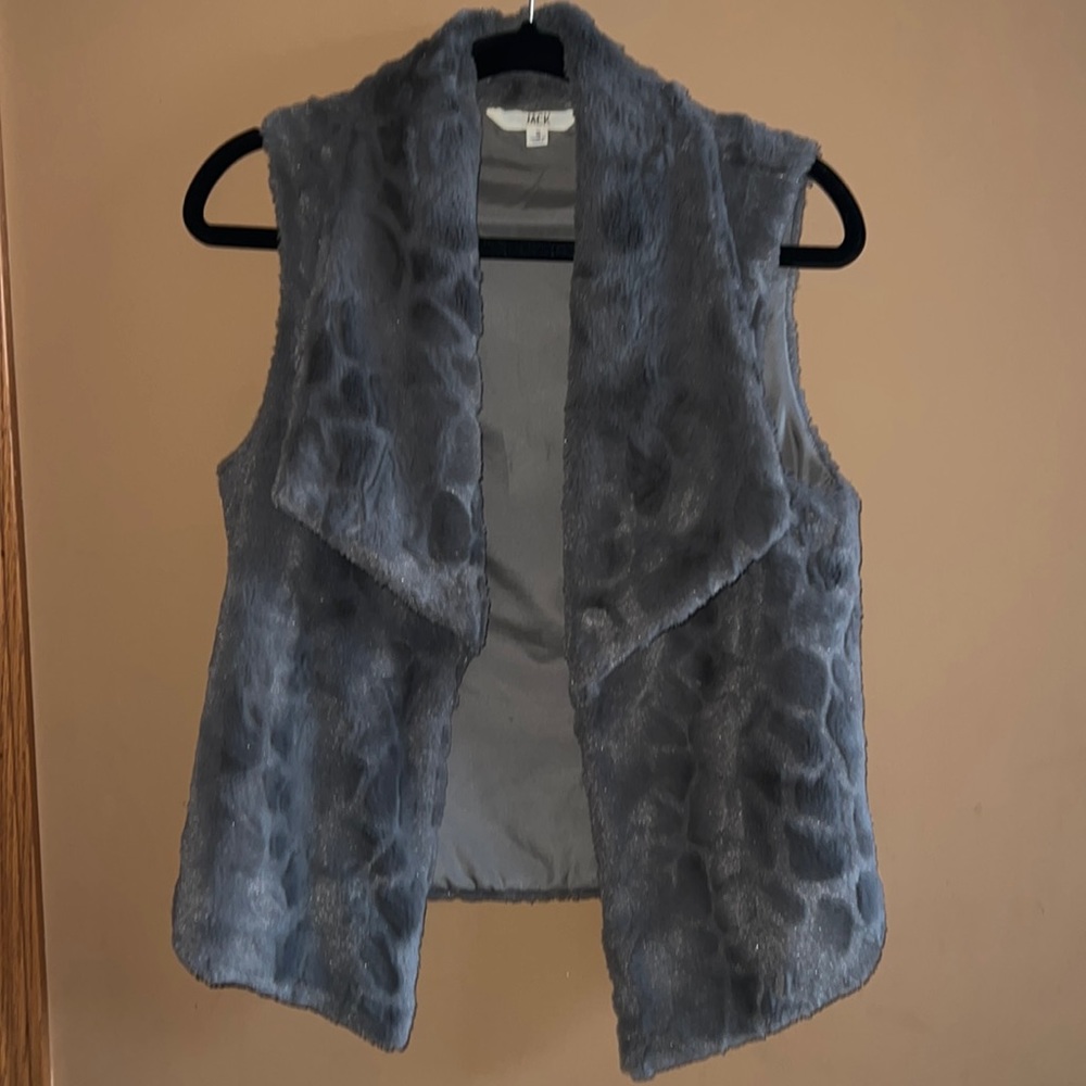Cozy, faux fur vest. Like new, purchased from Evereve.